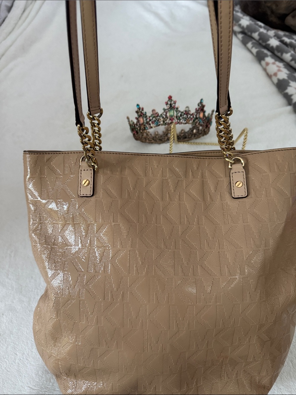 Michael Kors Jet Set tote Beige Patent Logo EUC